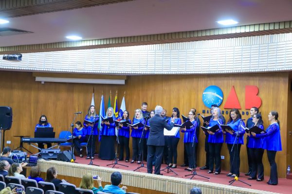 Cantata de Natal emociona público com apresentações de dança, música e poesia
